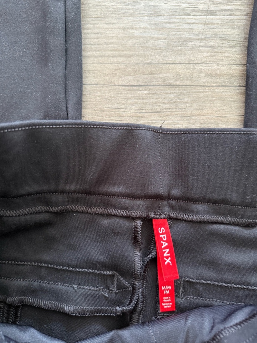 Spanx The Perfect Pant, Ankle Backseam Skinny in Classic Black - Size Medium - Picture 3 of 6